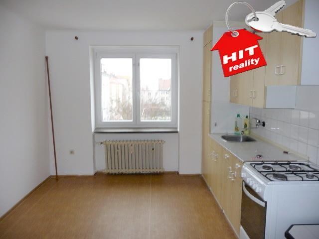 Pronájem bytu 2+1 s balkonem, 47 m2, cihla, Plzeň Bory