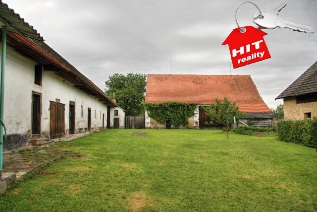 Prodej bývalé zemědělské usedlosti v obci Soběsuky u Nepomuka s velkou zahradou