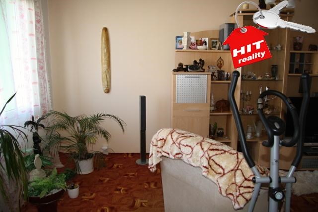 Prodej rekonstruovaného bytu 3+1 s lodžií ve Strážnické ulici v Plzni