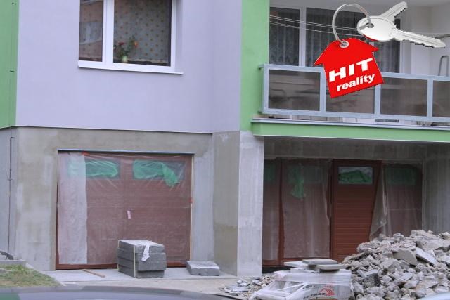 Prodej bytu 3+1+lodžie, celková obytná plocha  74m2, vl. garáž, v Plzni Bolevci, dům po kompletní revitalizaci