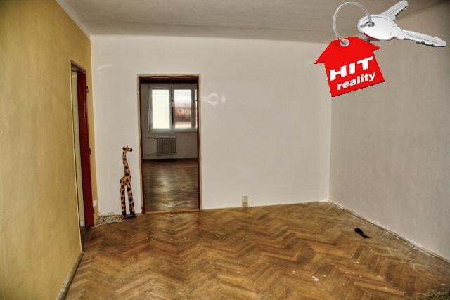 Prodej částečně rekonstruovaného bytu 3+1 v Plzni Lobzích