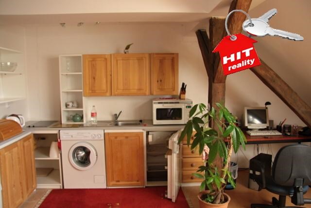Prodej novostavby podkrovního bytu 2+kk v Plzni na Doubravce včetně zařízení nábytkem