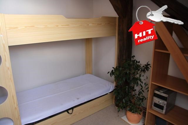 Prodej novostavby podkrovního bytu 2+kk v Plzni na Doubravce včetně zařízení nábytkem