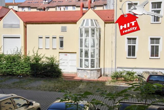Prodej rekonstruovaného částečně zařízeného bytu 2+kk v Plzni na Slovanech