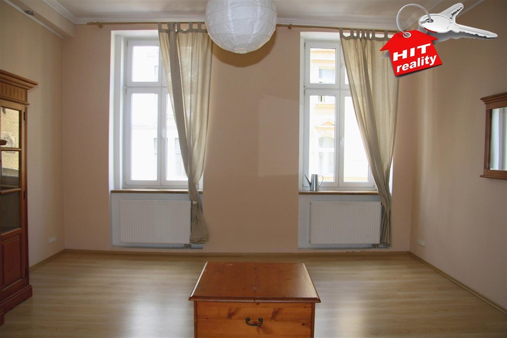 Pronájem rekonstruovaného bytu 81 m2 3+1 +L v Plzni ve Skrétově ulici