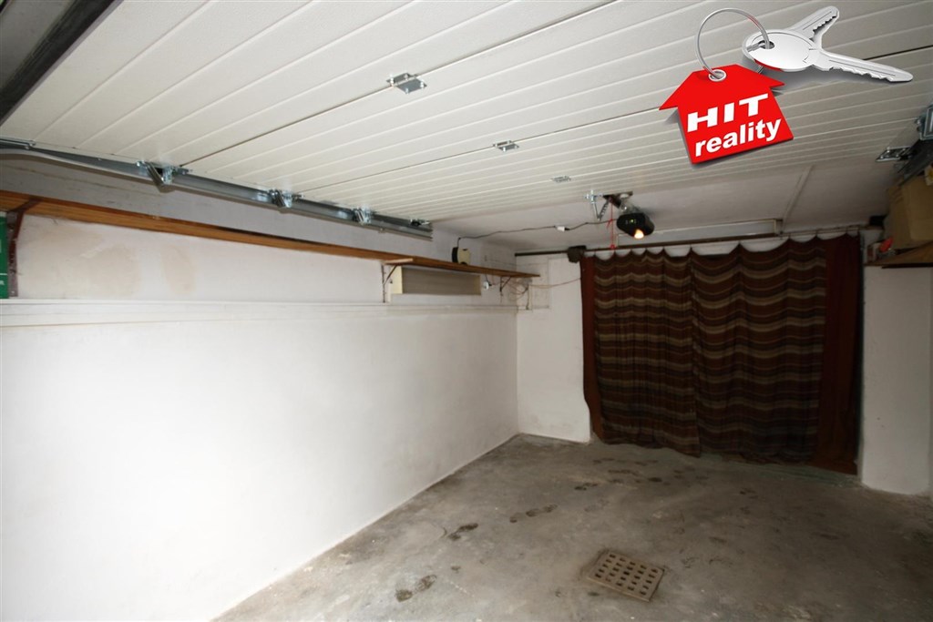 Pronájem garáže 20 m2 v Plzni na Slovanech v rodinném domě