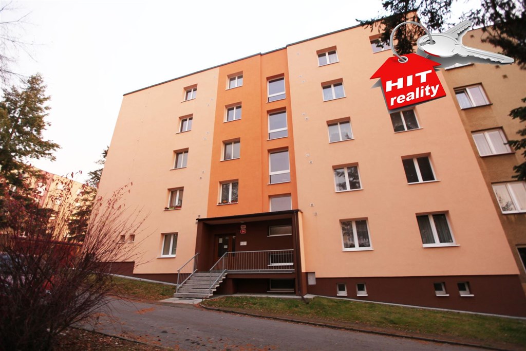 Prodej bytu 3+1 s balkonem a garáží v Plzni Lobzy
