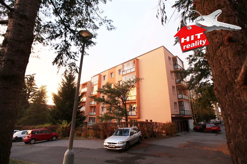 Prodej bytu 3+1 s balkonem a garáží v Plzni Lobzy